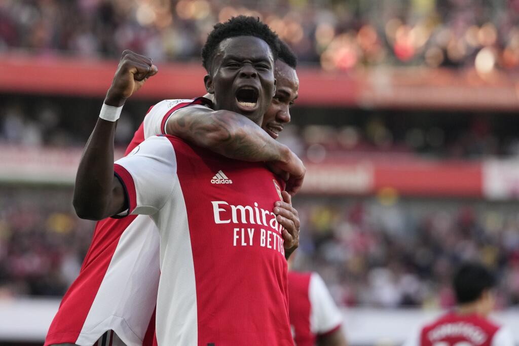 Tretiu ligovú výhru za sebou zaknihovali futbalisti Arsenalu Londýn, keď v nedeľnom mestskom derby v rámci 6. kola Premier League zdolali Tottenham Hotspur 3:1.