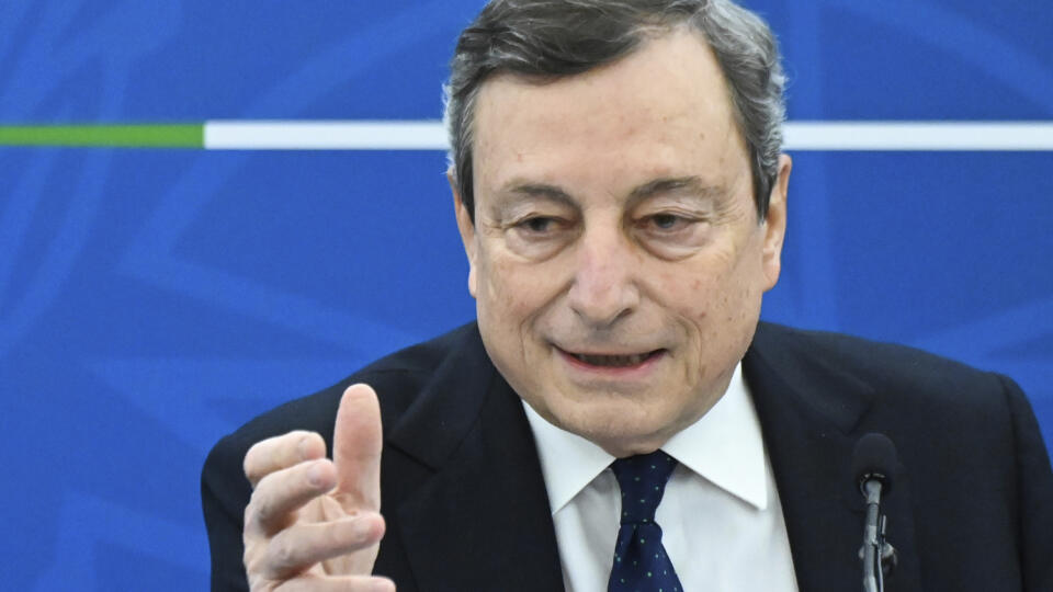 WA 46 Rím - Taliansky premiér Mario Draghi počas tlačovej konferencie po zasadnutí vlády v Ríme v piatok 19. marca 2021. FOTO TASR/AP
Italy's Prime Minister, Mario Draghi speaks during a press conference following a Cabinet meeting in Rome, Friday, March 19, 2021. (Alberto Pizzoli/Pool photo via AP)