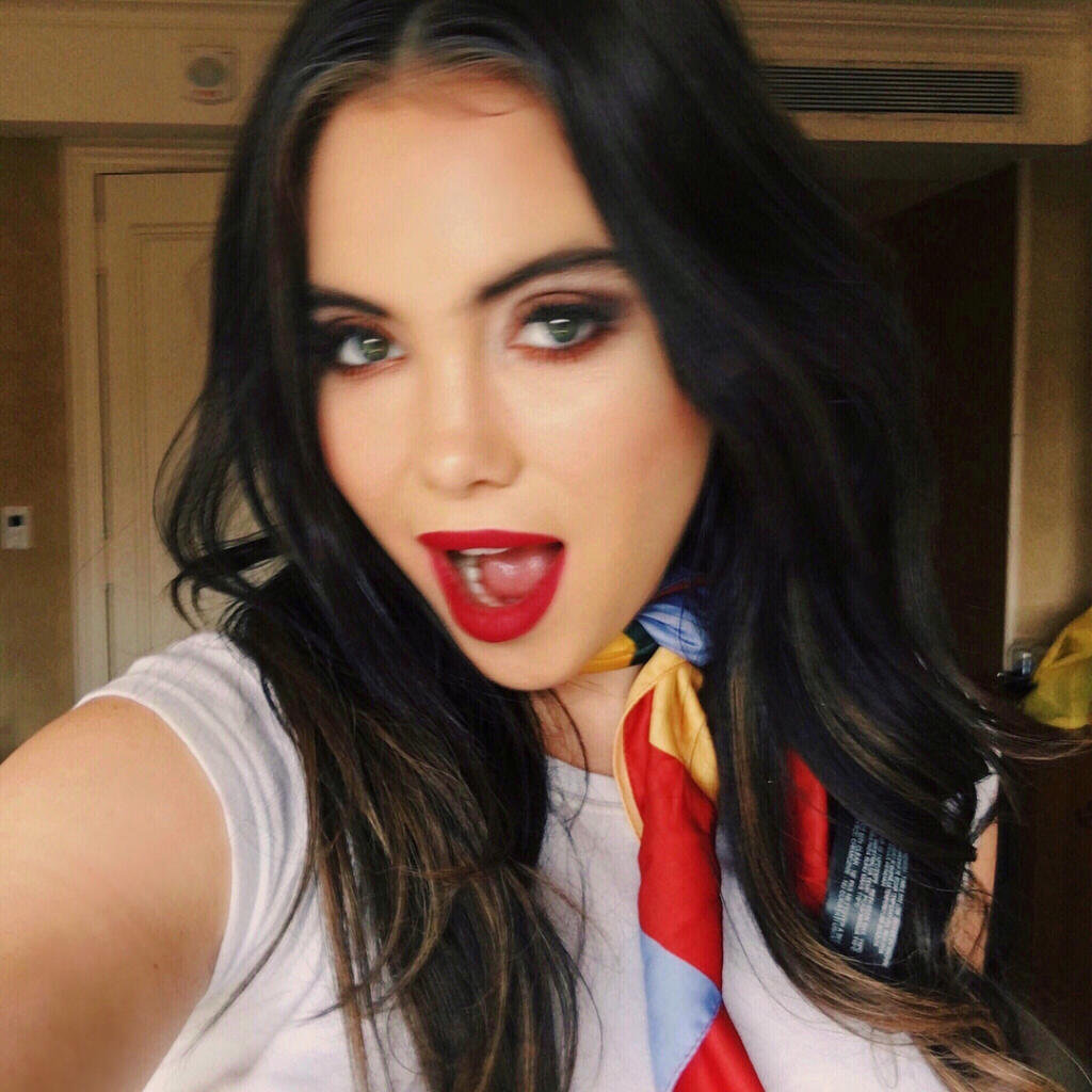 Sexi McKayla Maroney sa opäť vyz'vyvo prezentuje na sociálnych sieťach.