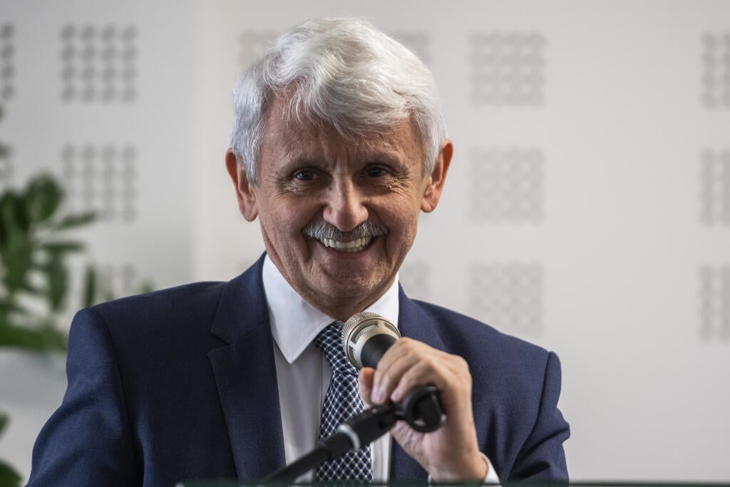 Na snímke Mikuláš Dzurinda vystupuje počas snemu strany Spolu - občianska demokracia k zhodnoteniu komunálnych a regionálnych volieb. Stratégia strany pre parlamentné voľby. V Senci 10. decembra 2022. FOTO TASR - Jaroslav Novák