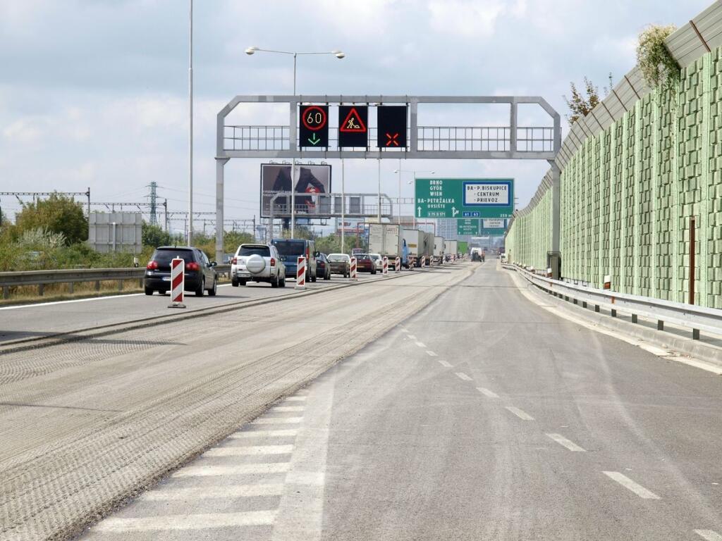 Prestavba križovatky D4 Prievoz mala začať v októbri. Miesto toho „dolaďujú opatrenia“