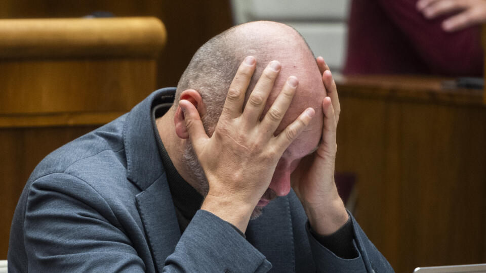 Na snímke poslanec NRSR Richard Sulík (SaS) počas hlasovania na 72. schôdzi NRSR o odvolaní ministra financií SR Igora Matoviča (OĽaNO) v Bratislave 4. októbra 2022. FOTO TASR - Jaroslav Novák