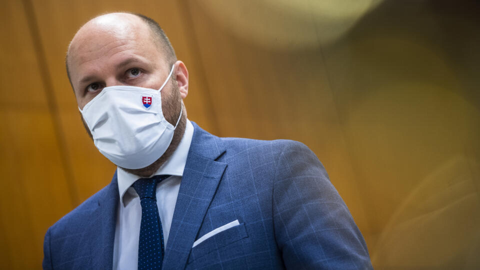 Na snímke minister obrany SR Jaroslav Naď (OĽaNO) prichádza na 59. rokovanie vlády SR v Bratislave v pondelok 14. decembra 2020. FOTO TASR - Jaroslav Novák