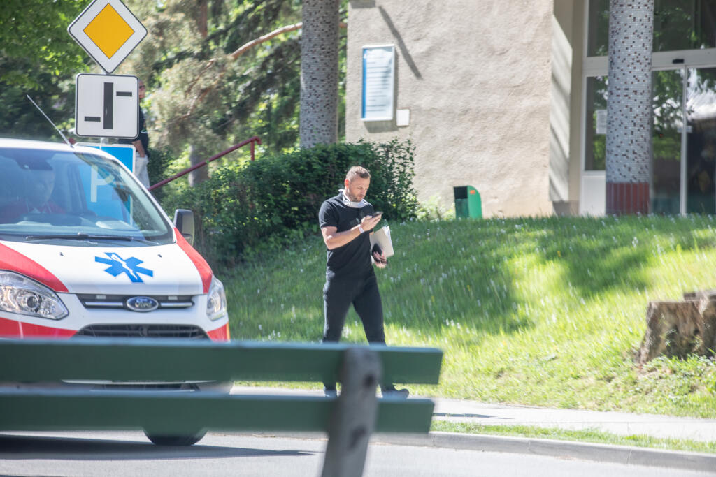 Hokejista v nemocnici denne strávil niekoľko hodín.