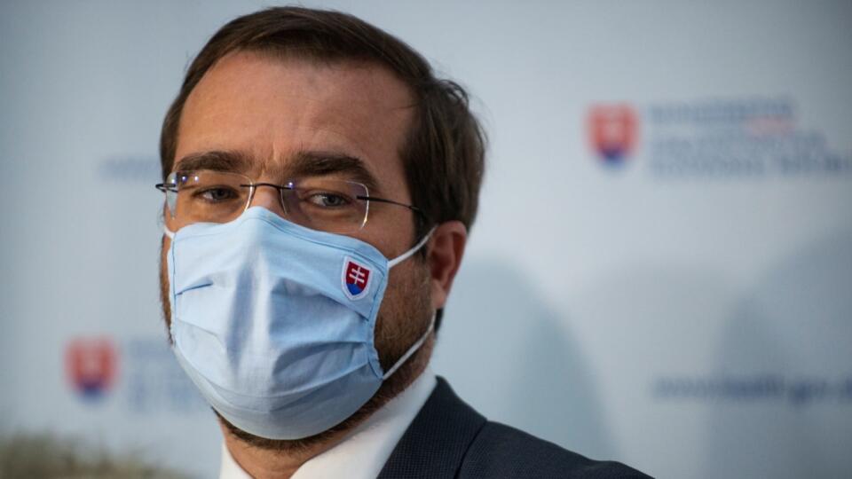 Na snímke minister zdravotníctva SR Marek Krajčí (OĽaNO) počas tlačovej konferencie k aktuálnej pandemickej situácii na Slovensku v piatok 27. novembra 2020