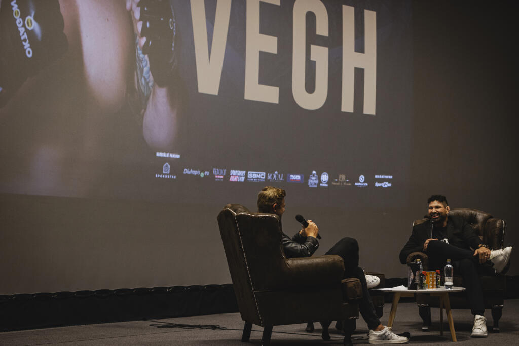 Nadviazal na ďalšie legendy. Fanúšikovia Attilu Végha si mohli vychutnať šou Noc s legendou, ktorej hlavnou postavou bol práve MMA bojovník.