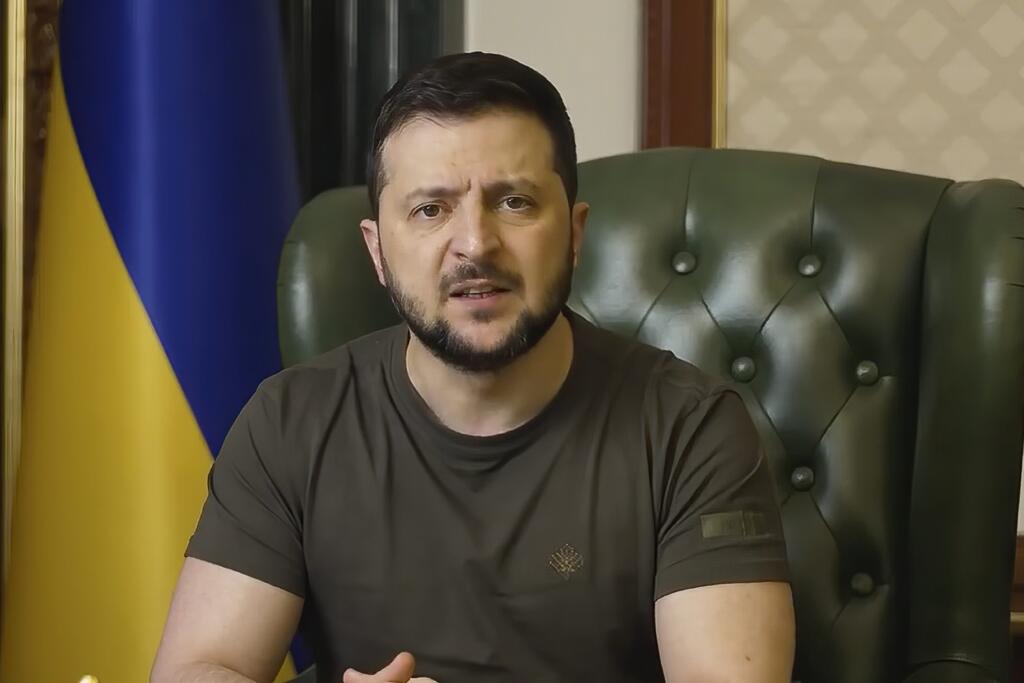 JB 9 Kyjev - Na snímke z videa ukrajinský prezident Volodymyr Zelenskyj rozpráva z Kyjeva 20. apríla 2022. FOTO TASR/AP

In this image from video provided by the Ukrainian Presidential Press Office, Ukrainian President Volodymyr Zelenskyy speaks from Kyiv, Ukraine, Wednesday, April 20, 2022. (Ukrainian Presidential Press Office via AP)