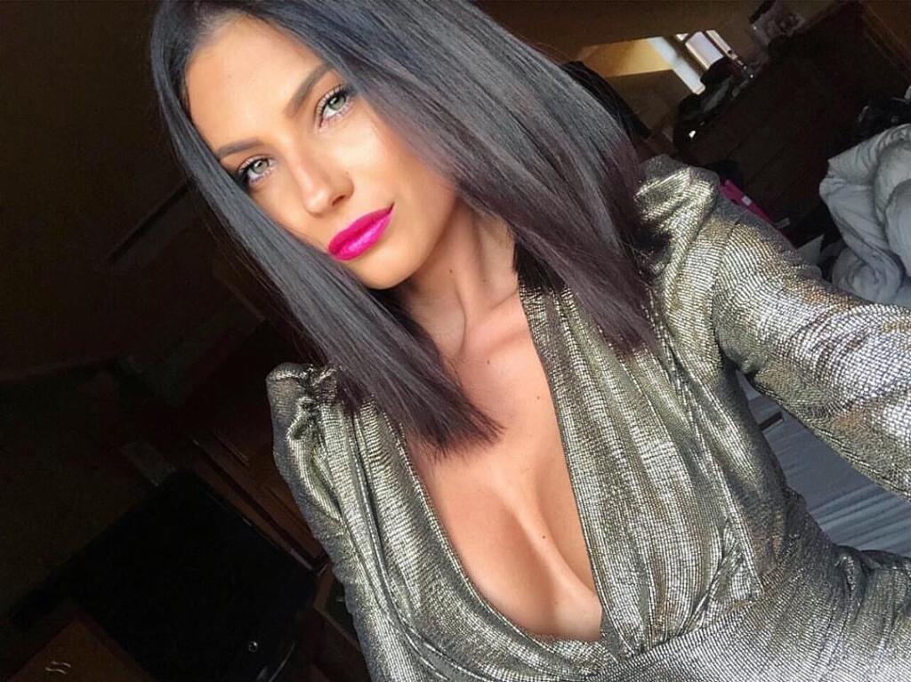 Sexi Lenka Petrovičová padla do oka Ivanovi Kmotríkoví mladšiemu.