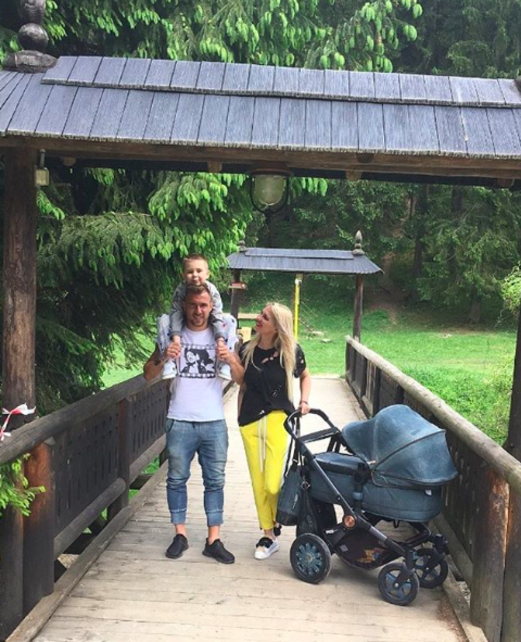 Slovenský útočník Erik Jendrišek svojmu synovi Eliasovi zadovážil tátoša za 1200 eur. Denimový materiál vytvára rebelský vzhľad vďaka ktorému ho rozhodne neprehliadnete.