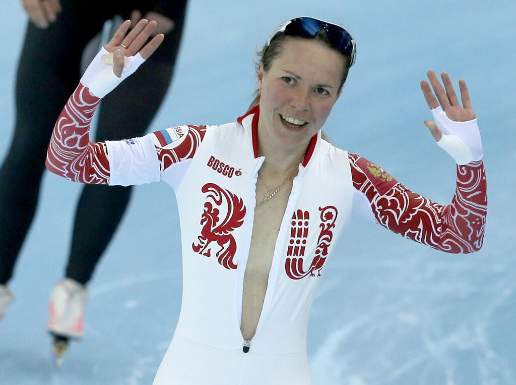 Olga Grafová pri oslave asi zabudla, že pod úborom nič nemá.