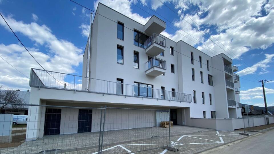 Z materskej školy v Papradne vznikla štvorpodlažná stavba s 23 novými bytmi