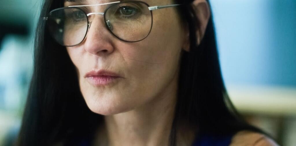 58-ročná herečka Demi Moore v realite až tak mlado nevyzerá.