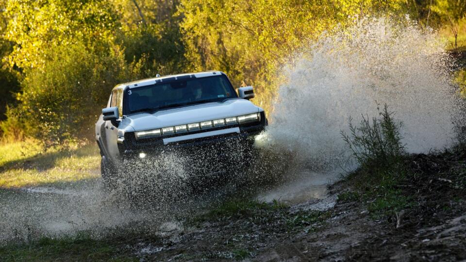 Hummer EV.