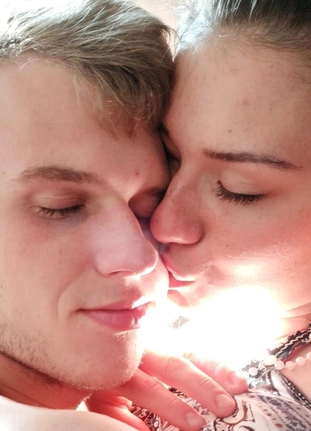 Mladá láska nemala čas na to, aby rozkvitla. Opitý vodič zničil šťastie dvoch mladých sŕdc.