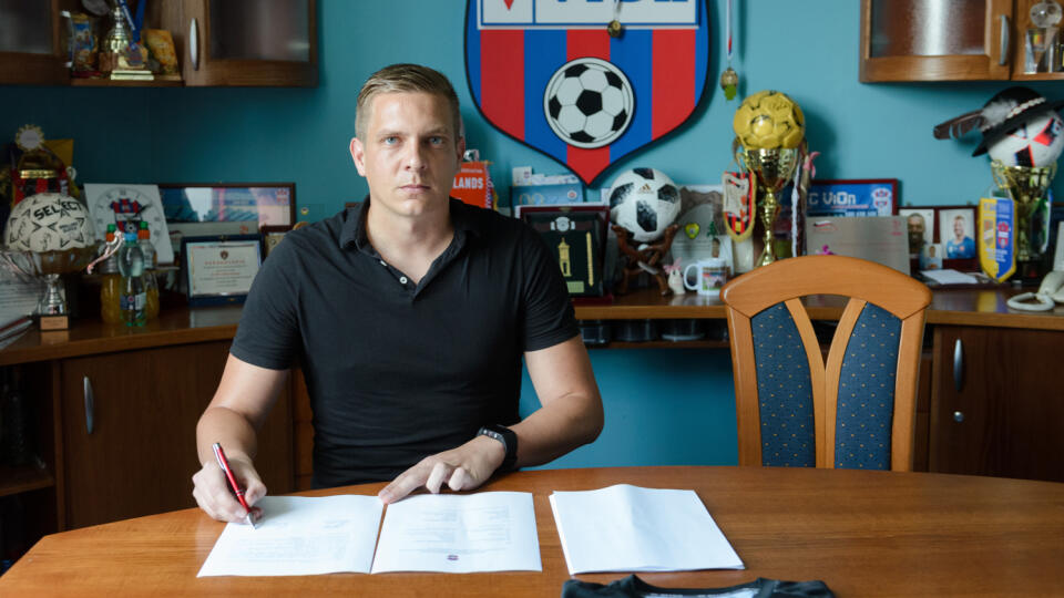 Ľuboš Benkovský sa stal novým trénerom futbalistov FC ViOn Zlaté Moravce. Na lavičke fortunaligistu nahradil Karola Praženicu.