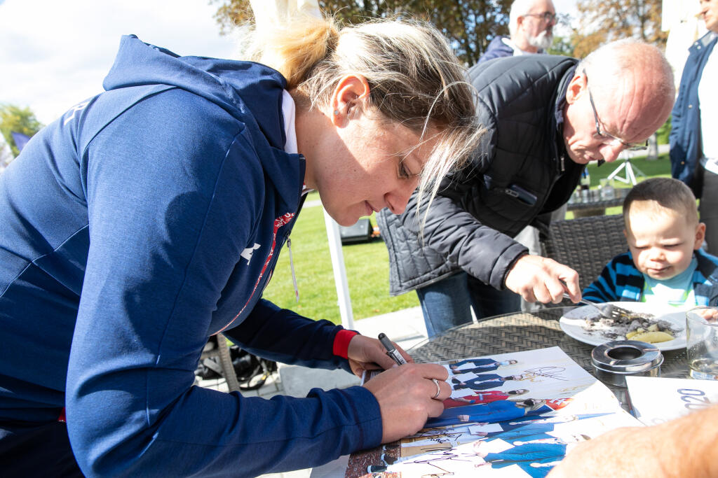 Rehák Štefečeková rozdala aj niekoľko autogramov čerstvo pokrstenej knihy o olympiáde.