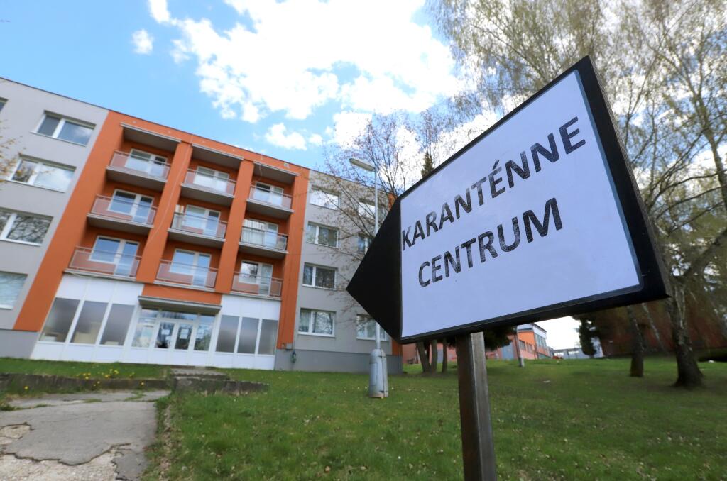 Na snímke karanténne centrum pod réžiou Banskobystrického samosprávneho kraja (BBSK) určené pre ľudí v prvej línii, pre lekárov a zdravotníckych pracovníkov, zamestnancov zariadení sociálnych služieb, hasičov, záchranárov, polície či lekárnikov, vo Zvolene 18. apríla 2020. FOTO TASR - Ján Krošlák