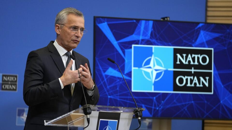 PK 25 Brusel - Generálny tajomník Severoatlantickej aliancie (NATO) Jens Stoltenberg odpovedá na otázky novinárov počas tlačovej konferencie v centrále NATO v Bruseli vo štvrtok 24. februára 2022. Stoltenberg uviedol, že Rusko rozpútalo vojnu na Ukrajine a narušilo tým mier na európskom kontinente. FOTO TASR/AP
NATO Secretary General Jens Stoltenberg speaks during a media conference at NATO headquarters in Brussels, Thursday, Feb 24, 2022. NATO envoys met in emergency session Thursday after Rus