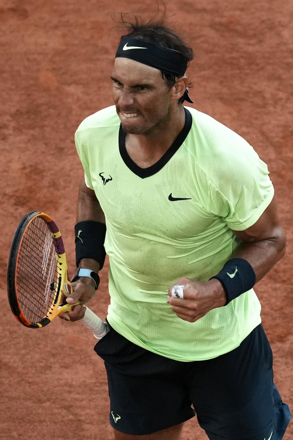 JB 43 Paríž - Španielsky tenista Rafael Nadal reaguje po bodovom zisku v zápase proti Srbovi Novakovi Djokovičovi v semifinále dvojhry na grandslamovom turnaji Roland Garros v Paríži 11. júna 2021. FOTO TASR/AP
Spain's Rafael Nadal celebrates a winning point as he plays Serbia's Novak Djokovic during their semifinal match of the French Open tennis tournament at the Roland Garros stadium Friday, June 11, 2021 in Paris. (AP Photo/Thibault Camus)