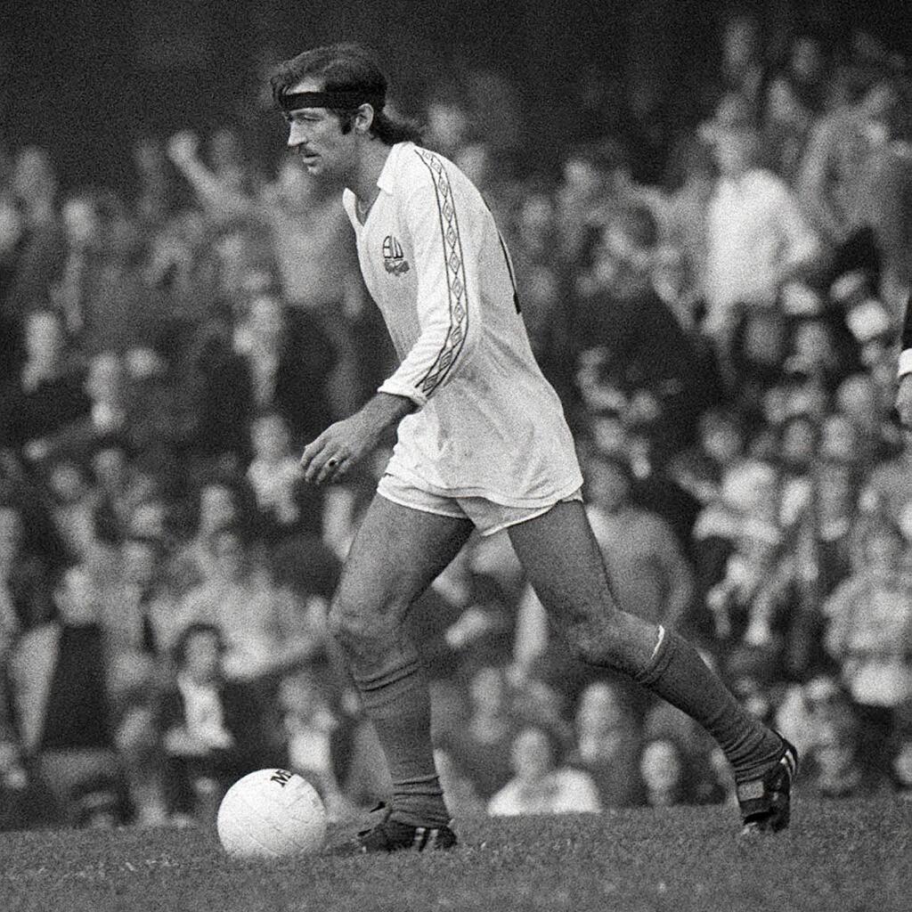 Bývalý anglický futbalový reprezentant Frank Worthington zomrel po krátkej chorobe vo veku 72 rokov. V utorok to oznámila jeho rodina.