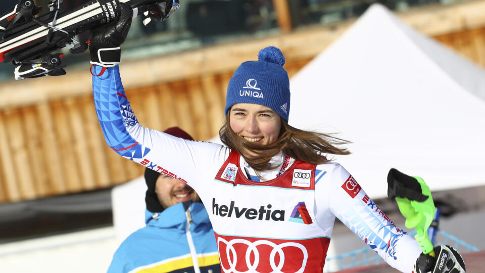 Slovensklá lyžiarka Petra Vlhová po jednom z víťazných slalomov.