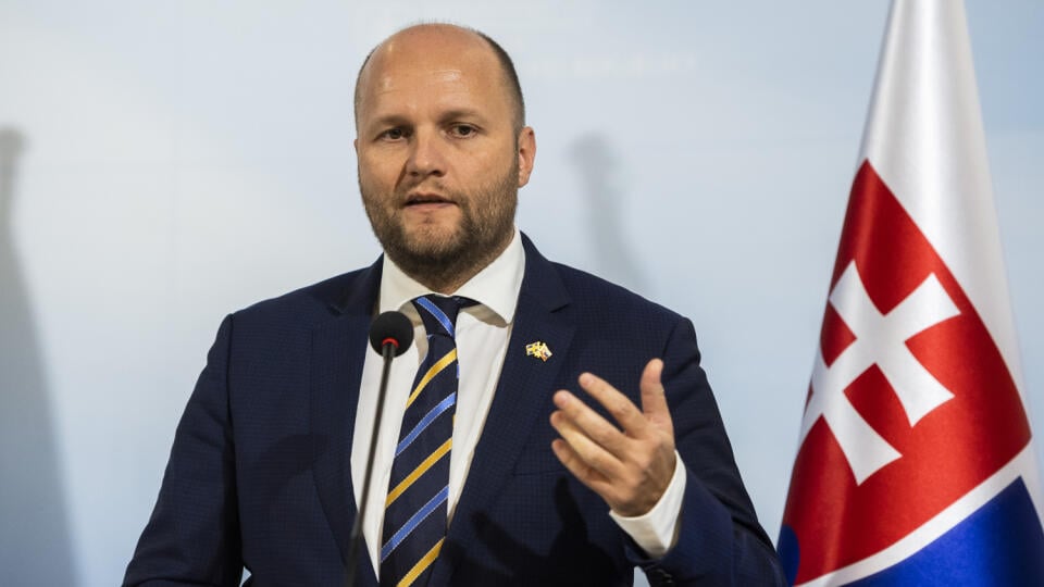 Na snímke minister obrany SR Jaroslav Naď (OĽaNO) počas počas tlačovej konferencie po spoločnom rokovaní v Bratislave 14. decembra 2022. FOTO TASR - Jaroslav Novák