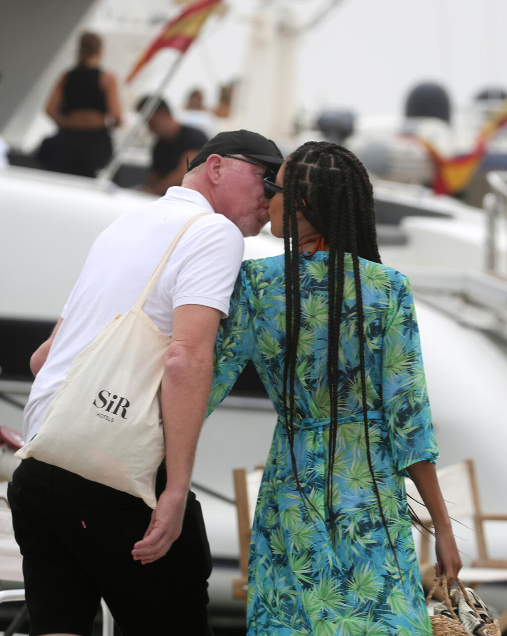 Boris Becker zobral svoju novú priateľku na jachtu. Od začiatku mal oči len pre ňu.
