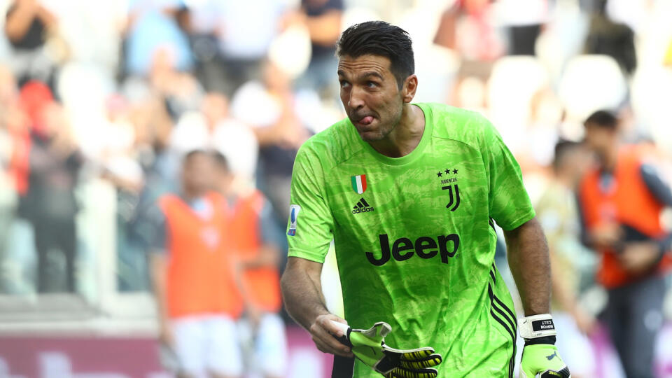 Gianluigi Buffon poslal do zabudnutia Maldiniho.