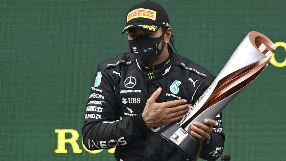 Lewis Hamilton v Turecku spečatil zisk svojho siedmeho titulu.