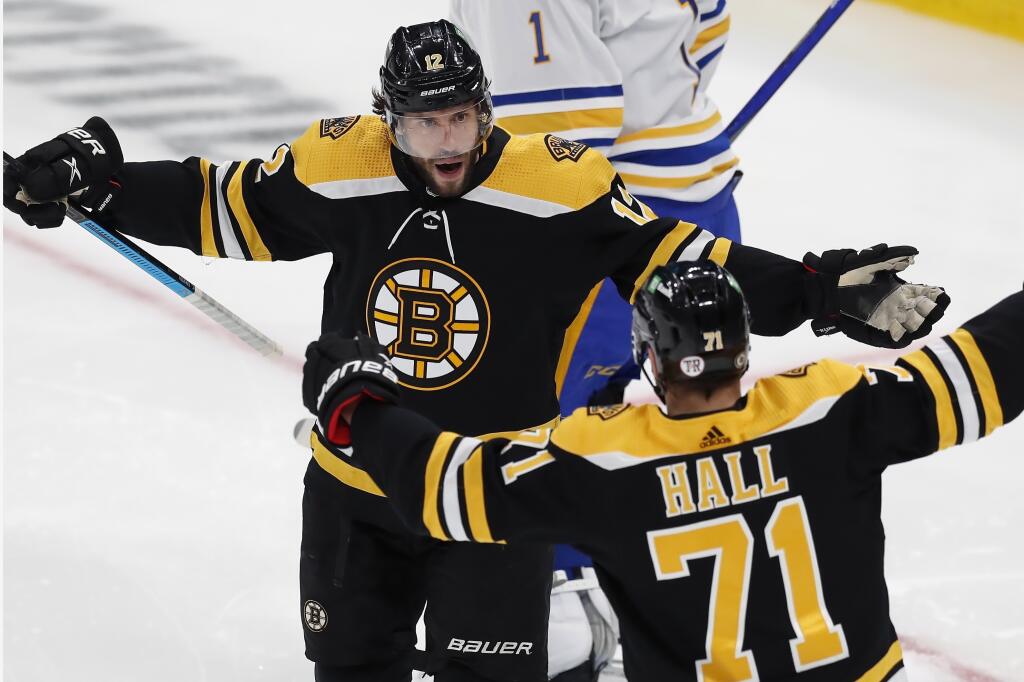 Hall sa stane štvrtým najlepšie zarábajúcim hráčom Bostonu, viac dostanú len členovia prvej útočnej formácie Patrice Bergeron (6,875 mil. dolárov ročne), David Pastrňák (6,66 mil.) a Brad Marchand (6,125 mil.).