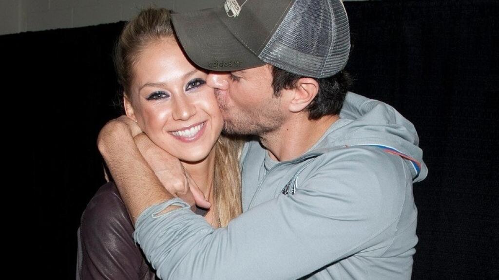 Enrique Iglesias and his girlfriend, tennis star, Anna Kournikova hang out backstage in the Just Jared lounge at the Y100 Jingle Ball on December 11, 2010 in Miami, Florida., Image: 88356958, License: Rights-managed, Restrictions: UK ONLY, Model Release: no, Credit line: Profimedia, LFI