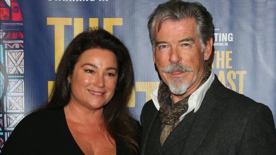Herec Pierce Brosnan s manželkou