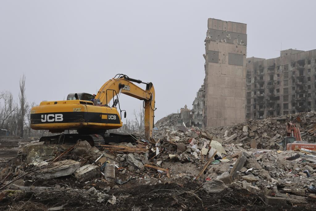 V meste Mariupol začali búrať činoherné divadlo