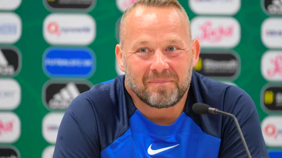 Stretnutím domácej reprezentácie s trojnásobnými šampiónmi z Francúzska odštartuje v sobotu 18. júna na Slovensku finálový turnaj majstrovstiev Európy futbalistov do 19 rokov.