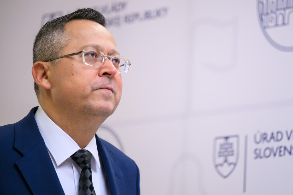 Na snímke minister financií SR Ladislav Kamenický (Smer-SD) prichádza na 74. schôdzu vlády SR v Bratislave 19. februára 2025. FOTO TASR - Jaroslav Novák