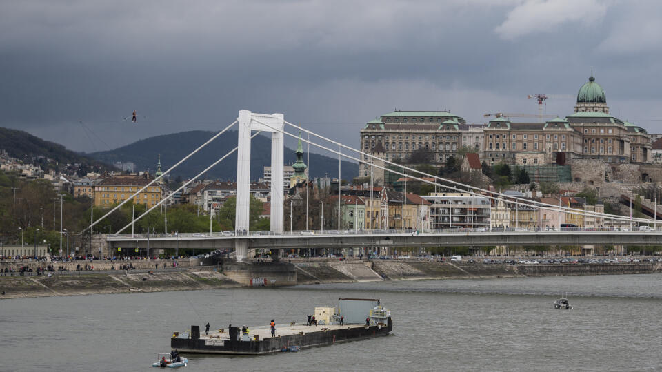 Budapešť.
