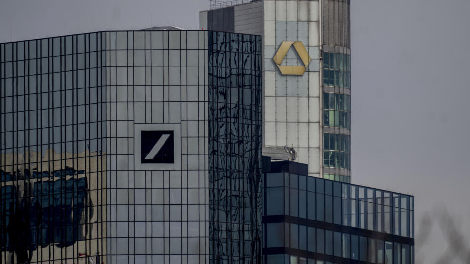 Ústredie nemeckých bánk: Deutsche Bank a Commerzbank.