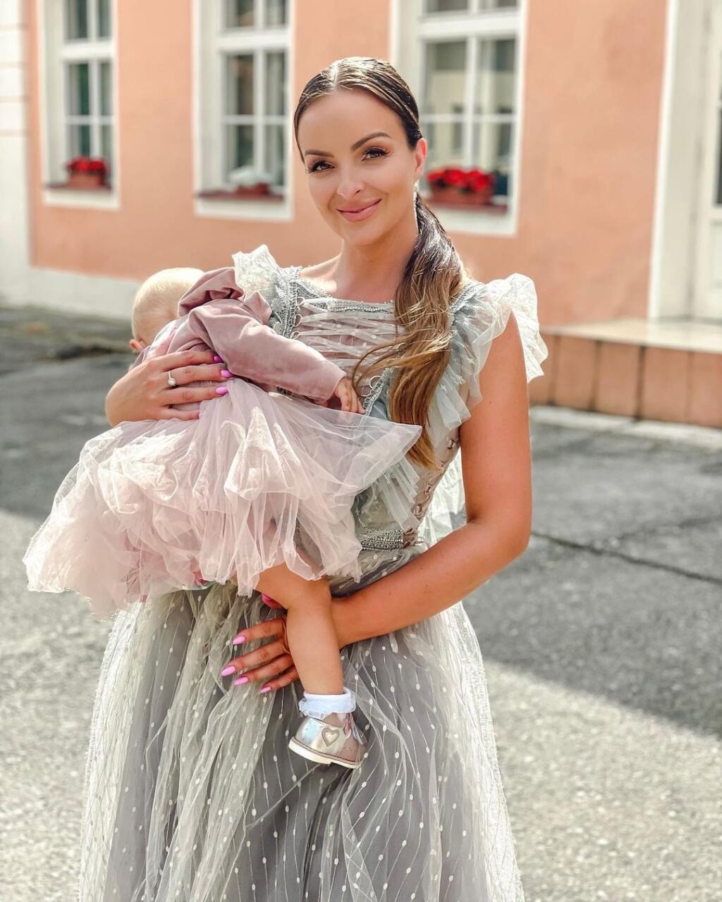 Danielka a Linduška spravili na svadbe veľkú parádu. No nie sú krásne?