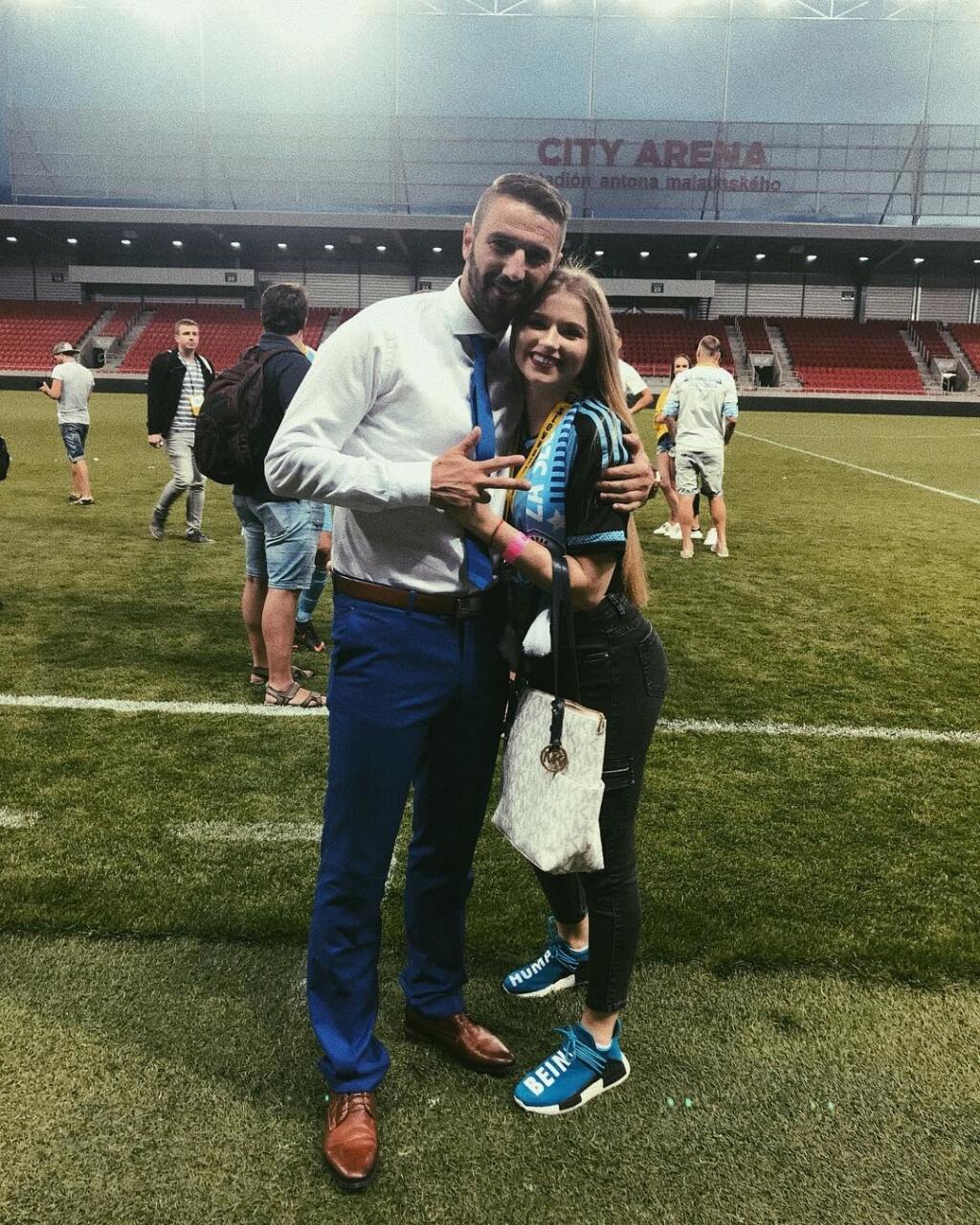 Viktória sa neváhala odfotiť so svojou otcom v trnavskej City Aréne.