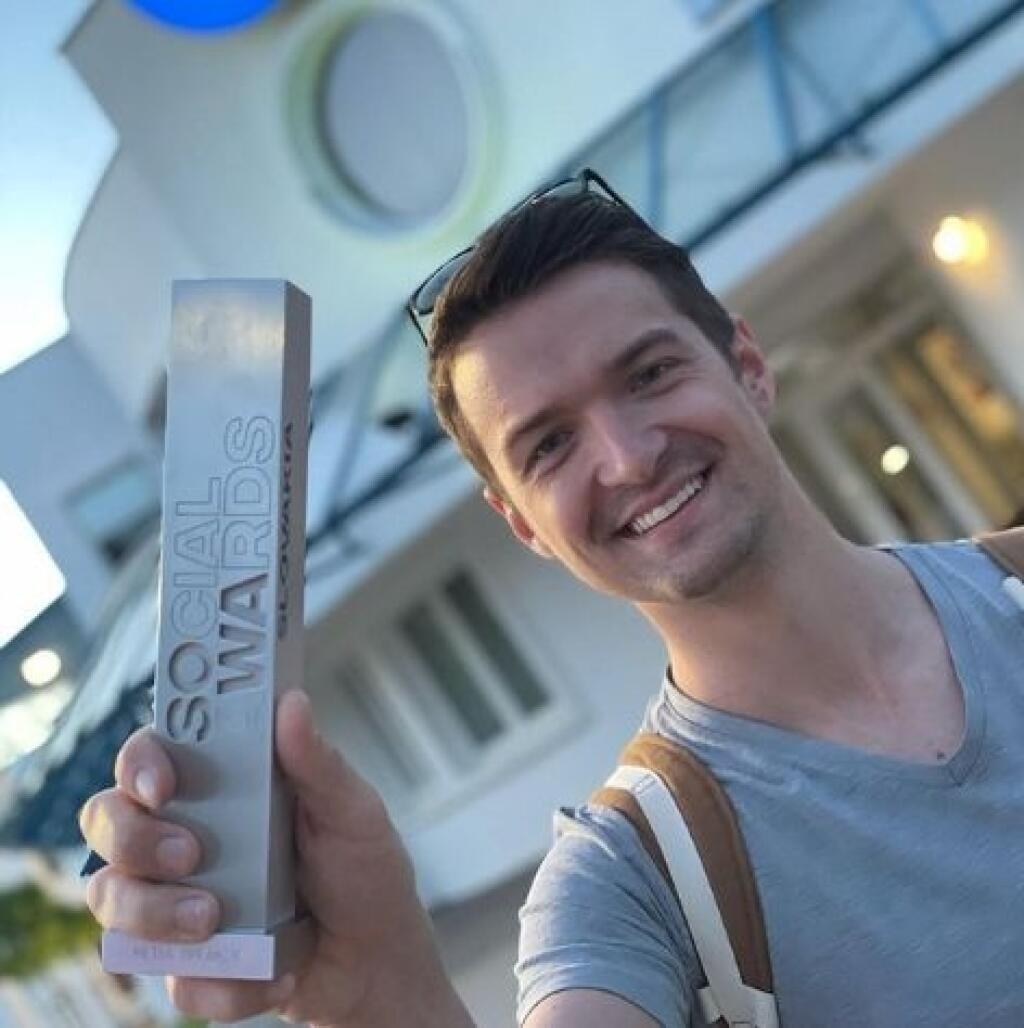 Viktor Vincze so svojou trofejou.