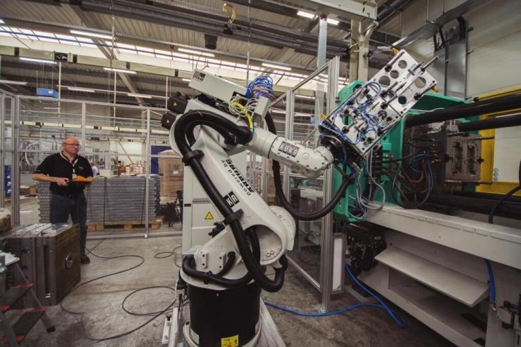 Ako trenčianske Leoni ťaží zo samojazdiacich áut a robotov