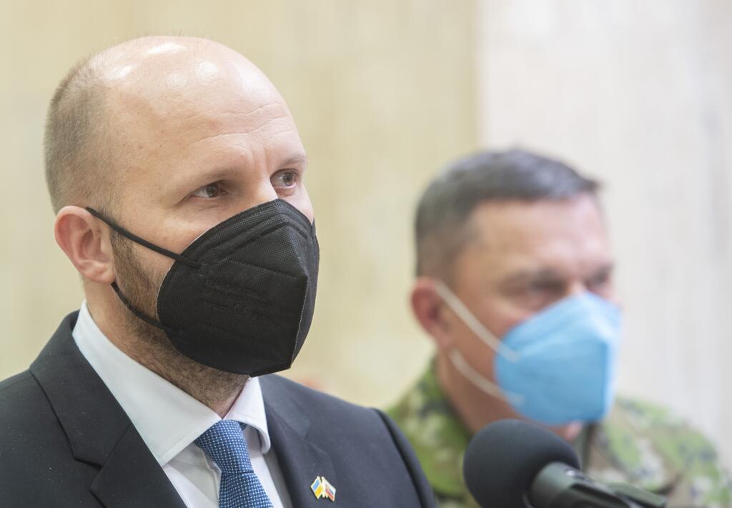 Minister sa rozhodol brániť a podal na Blahu žalobu.