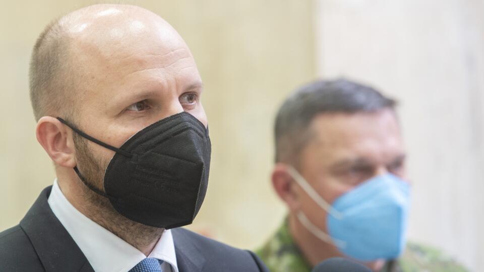 Minister sa rozhodol brániť a podal na Blahu žalobu.