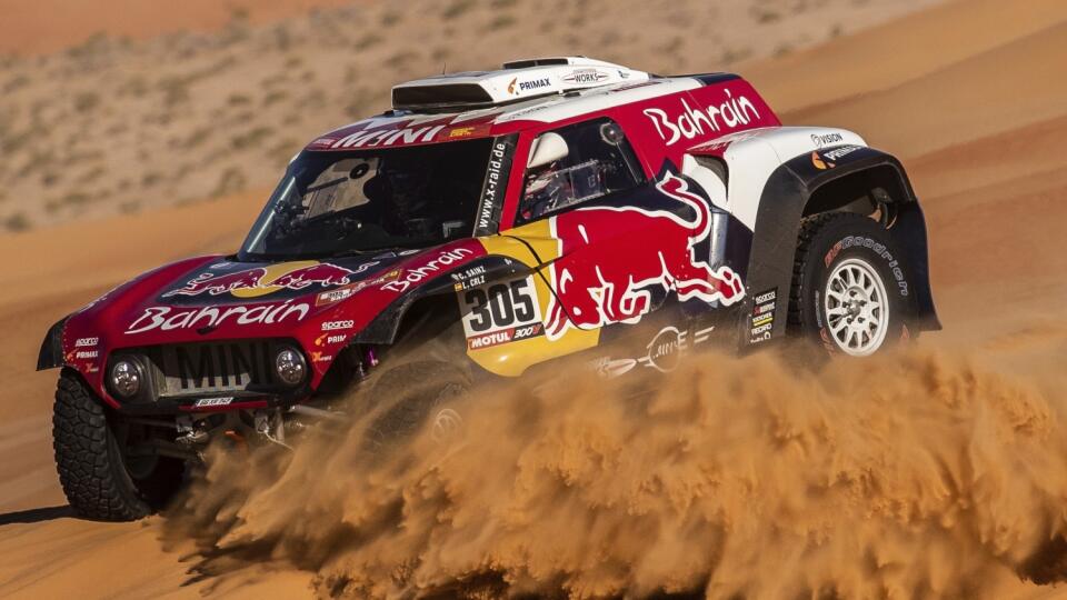 MIK 10 Shubaytah - Na snímke sú Španieli Carlos Sainz a jeho spolujazdec Lucas Cruz na Mini v 11. etape Rely Dakar, ktorá viedla zo Shubaytahu do Haradhu 16. januára 2020. FOTO TASR/AP 

Driver Carlos Sainz, of Spain, and co-driver Lucas Cruz, of Spain, race their Mini during stage eleven of the Dakar Rally between Shubaytah and Haradth, Saudi Arabia, Thursday, Jan. 16, 2020. (AP Photo/Bernat Armangue)