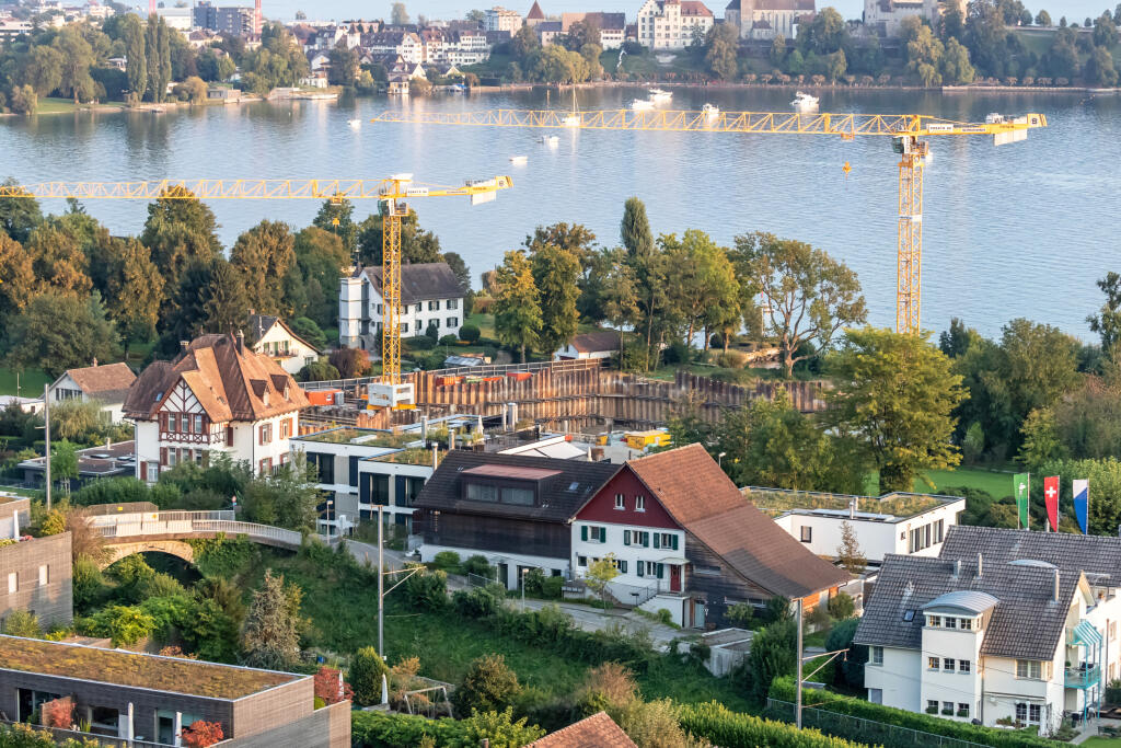 Švajčiarsky Blick navštívil miesto, kde vyrastie obytný komplex Federerovcov. Unikli aj detaily budúceho sídla Federerovcov. Súčasťou komplexu budú vonkajšie tenisové kurty a fitnescentrá, ale aj školské budovy určené na výchovu detí. „Tenisový dvorec je určite zahrnutý v stavebných plánoch,“ potvrdil starosta Rapperswil-Jona Martin Stöckling.