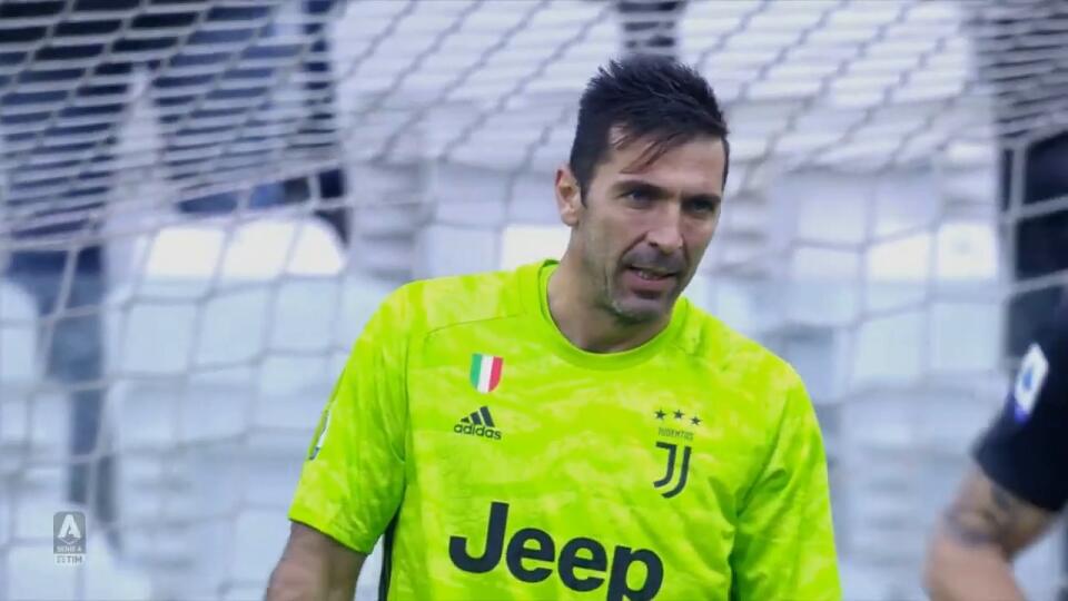 Juventus zakopol, Buffon s obrovskou chybou: Sarri odmietol hodiť vinu na brankára