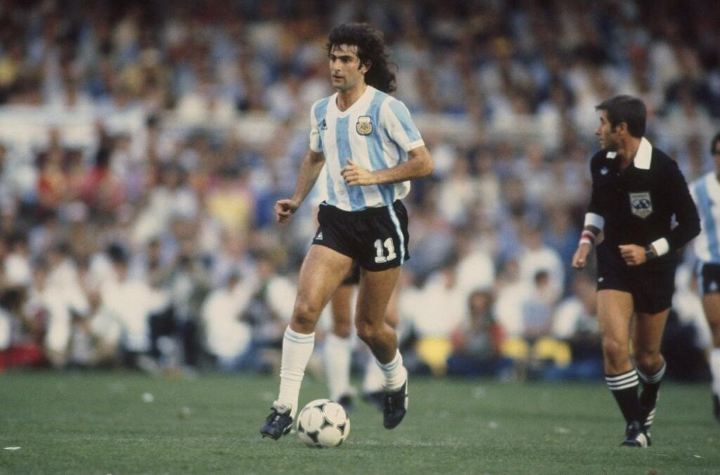 Mario Kempes (Argentína, 6 gólov na MS 1978) - Svoju krajinu gólmi prestrieľal k titulu majstrov sveta. Vrhol sa na trénerskú dráhu, pôsobil v destináciách ako Indonézia, Albánsko či Venezuela. Dnes pôsobí ako futbalový expert a komentátor pre športový kanál ESPN Deportes, v Latinskej Amerike je jeho hlas známy z videohry FIFA, kde nahráva komentáre od roku 2013.