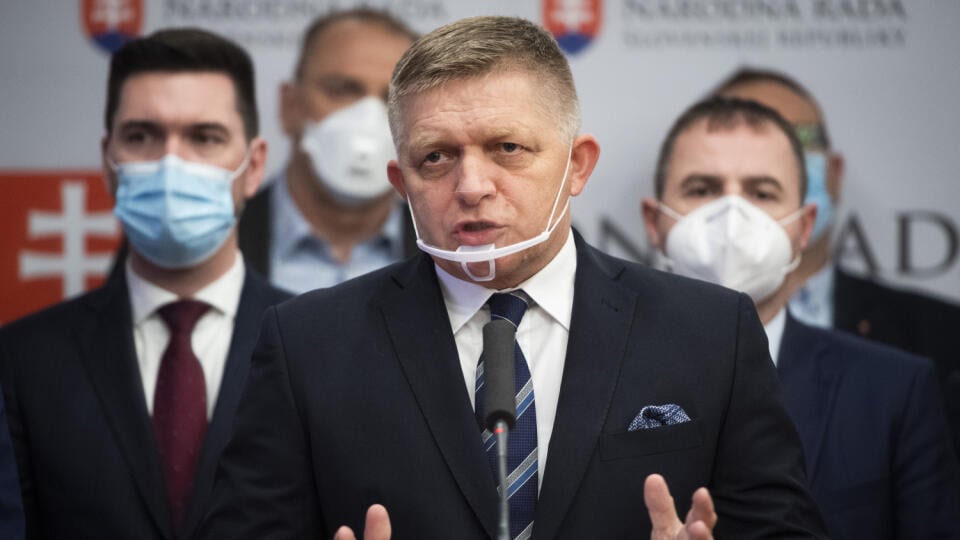 Na snímke v popredí poslanec NRSR Robert Fico počas tlačovej konferencie klubu SMER-SD na 23. schôdzi Národnej rady SR v Bratislave 26. januára 2021. FOTO TASR - Jaroslav Novák