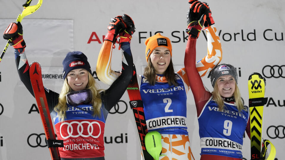 JB 73 Courchevel - Víťazná slovenská lyžiarka Petra Vlhová (uprostred) pózuje na pódiu s druhou Američankou Mikaelou Shiffrinovou (vľavo) a treťou Rakúšankou Katharinou Truppeovou (vpravo) po 2. kole slalomu Svetového pohára v alpskom lyžovaní vo francúzskom stredisku Courchevel 21. decembra 2023. FOTO TASR/AP

Slovakia's Petra Vlhova, center, winner of an alpine ski, women's World Cup slalom, poses on podium with second placed United States' Mikaela Shiffrin, left, and third placed Austria's Ka