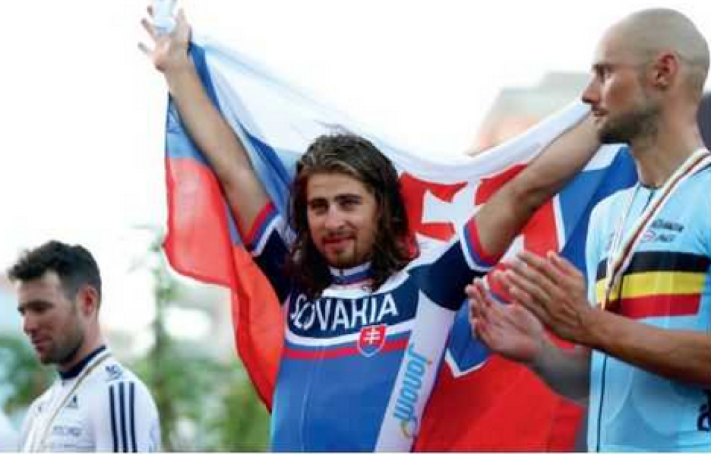Sagan na pódiu ako svetový šampión.
